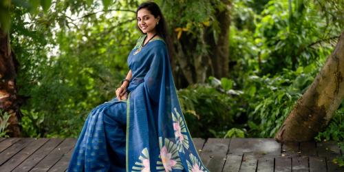 পদ্মফুলের গল্পে ভিজুক বর্ষা